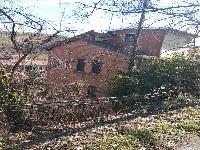 L’edificio principale si sviluppa su 5 piani. Pertinenza: area scoperta. Identificativi catastali: Catasto Terreni  Fg. 51 mapp. 6 ,146- Catasto Fabbricati del Comune di Salsomaggiore Terme Fg. 51 – mapp. 6 sub.1, mapp. 146.
