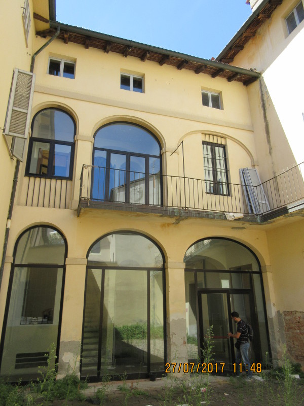 Fabbricato di due piani fuori terra più un sottotetto e un piano interrato. Pertinenza: corte. Identificativi catastali: C.T. Fg. 115 p.lla 558  C.F. Fg. 115 p.lla 558 sub. 4