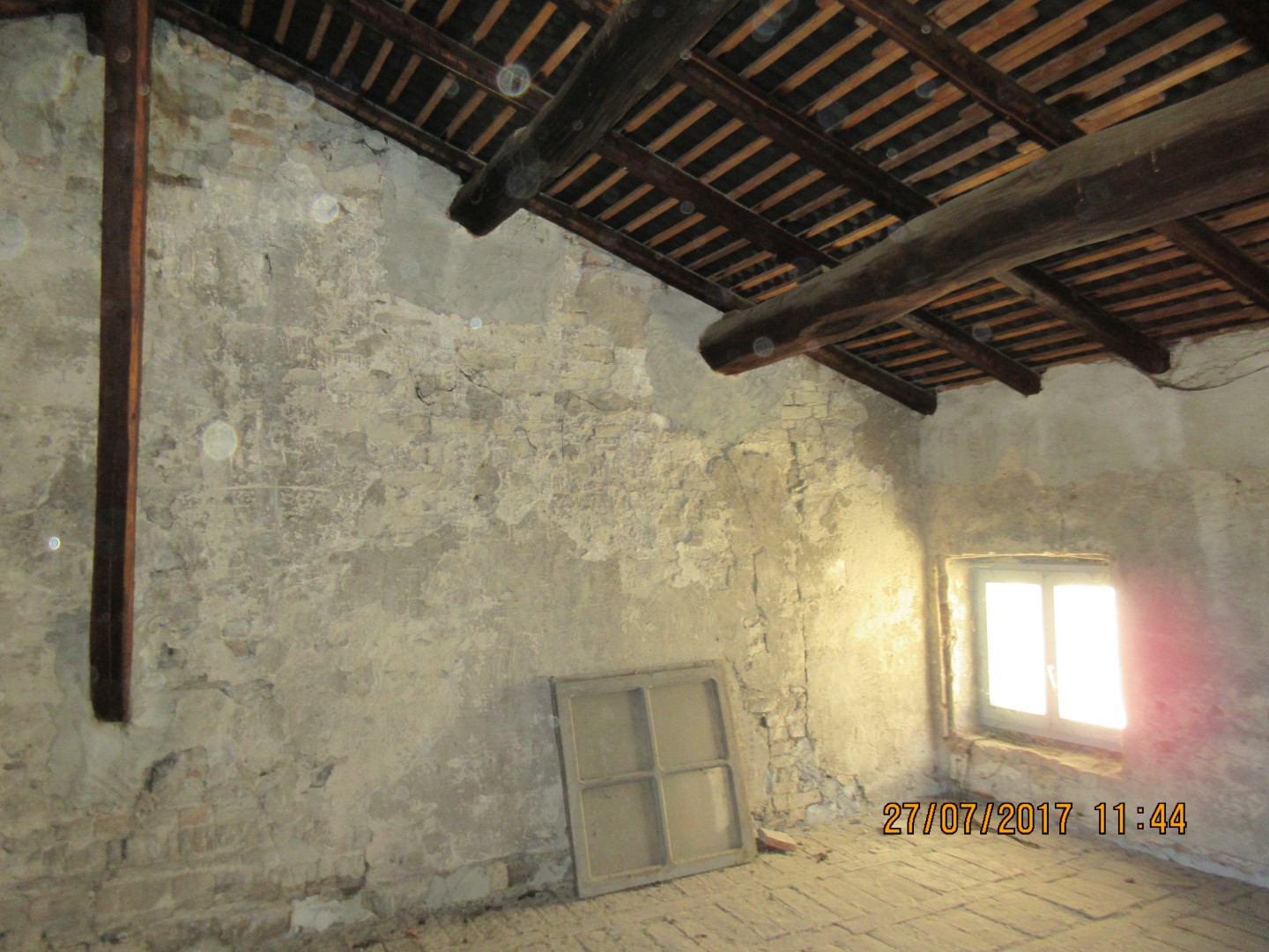 Fabbricato di due piani fuori terra più un sottotetto e un piano interrato. Pertinenza: corte. Identificativi catastali: C.T. Fg. 115 p.lla 558  C.F. Fg. 115 p.lla 558 sub. 4