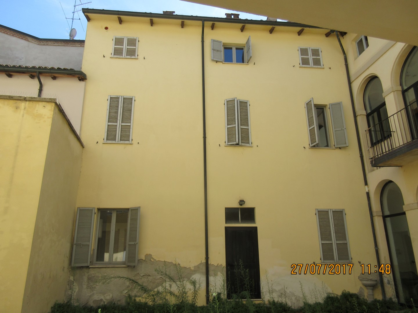 Fabbricato di due piani fuori terra più un sottotetto e un piano interrato. Pertinenza: corte. Identificativi catastali: C.T. Fg. 115 p.lla 558  C.F. Fg. 115 p.lla 558 sub. 4