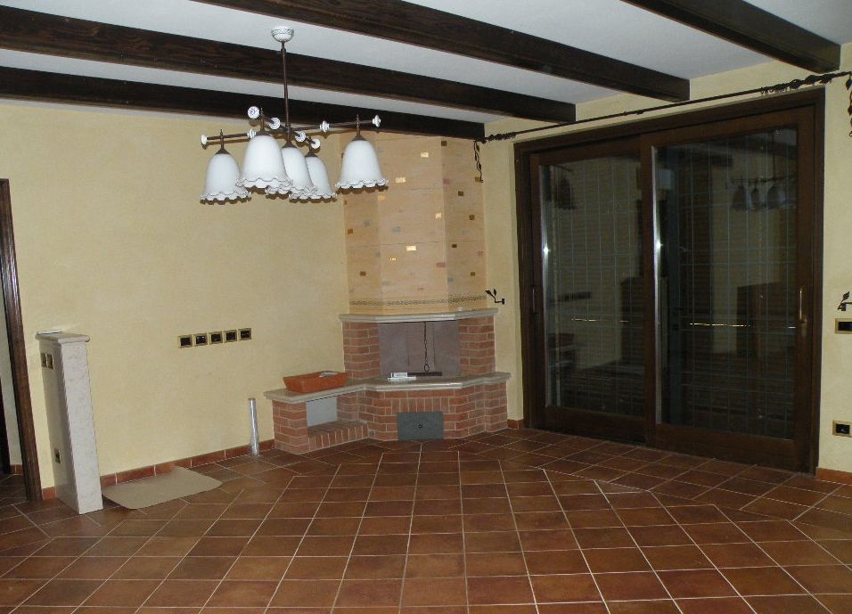 Fabbricato residenziale - villa unifamiliare- con terreno di pertinenza. Identificativi catastali: C.F. fg.4 mapp.835. C.T. Fg. 4, Mapp. 776, 835