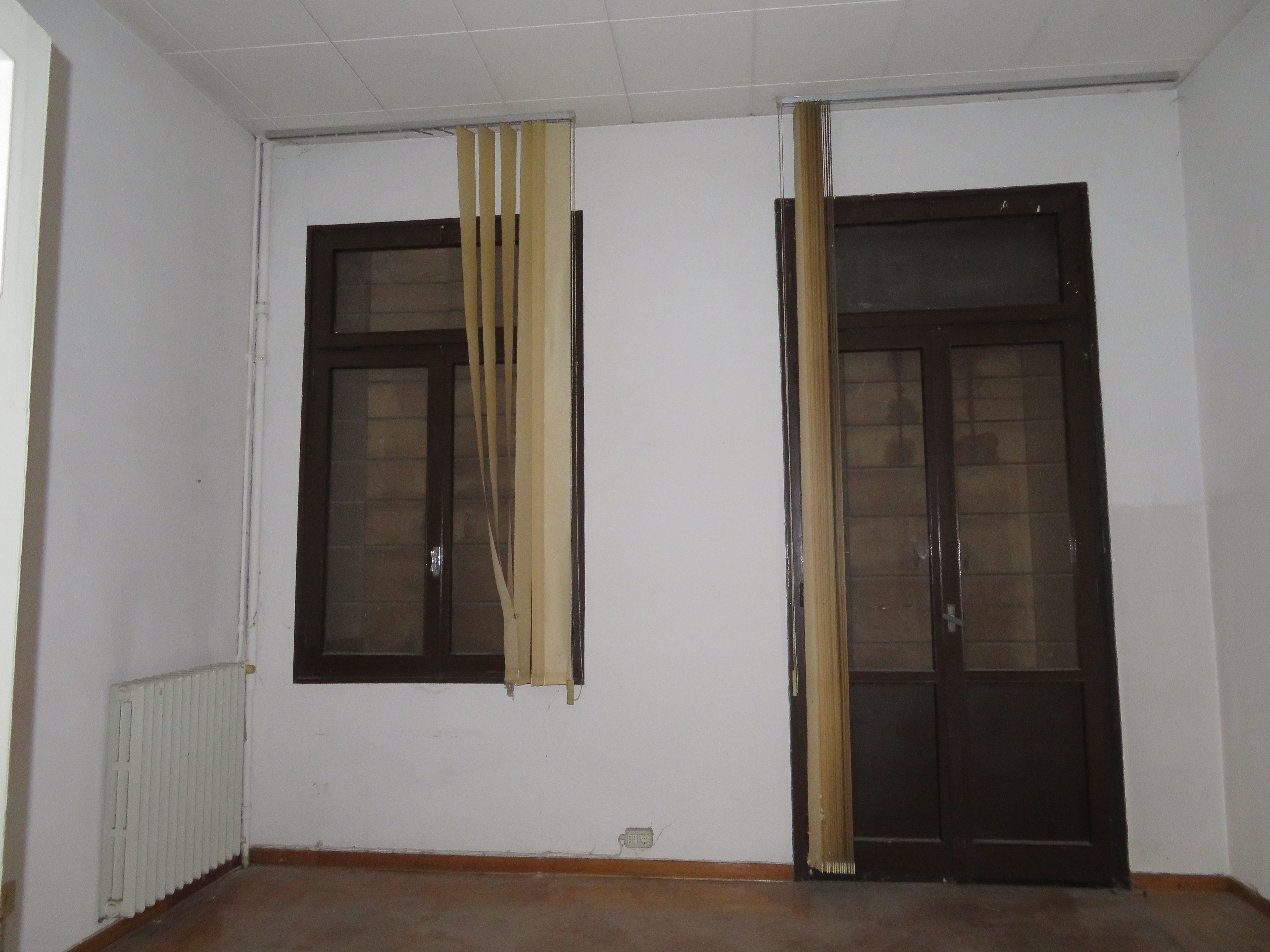 Edificio costituito da due corpi di fabbrica adiacenti e comunicanti risalenti rispettivamente al XV secolo e al 1937, è situato all'interno della cinta muraria con piccolo scoperto di pertinenza. Identificativi catastali: ex il C.F sez. B fg. 23 part. 355 - ora CT fg 33 mapp 355; CF fg 33 mapp 355.