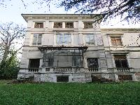 Dimora storica con parco circostante ubicata all'interno della vasta area del quartiere operaio "Nuova Schio". Identificativi catastali: fg.14 particella 512 c.t. e fg.14 particella 513 cf.