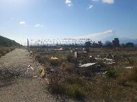 Terreno edificabile in zona panoramica di mq 9.430. Il terreno ricade in zona territoriale omogenea “C –turistico-residenziale”; è raggiungibile da una strada sterrata che si dirama dalla S.S. 106 ionica al Km 15,600. Ha forma di quadrilatero irregolare e giacitura in parte pianeggiante.
. Identificativi catastali: CT foglio 32 p.lle 96, 97, 573, 574, 575, 576