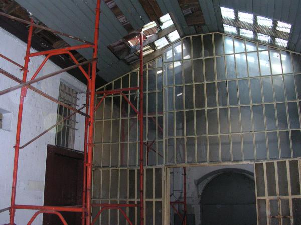 Fabbricato composto da due corpi di tre e quattro piani, collegati a tre piani. L’edificio si presenta con caratteristiche costruttive ed architettoniche con struttura portante in mattoni pieni di considerevole spessore. Identificativi catastali:Comune di Como N.C.T. Sez. Urb A Fg. 9 Mapp. 670 – 1120 e al N.C.E.U. al Fg. CIT/4 Mapp. 670 sub. 1 e Mapp. 1120
