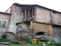 Fabbricato pluripiano con destinazione in parte abitativa ed in parte caserma ubicato in area centrale.. Identificativi catastali: Catasto Fabbricati: fg. 268, p.lla 5207, sub.1/parte, 2, 3/parte, 4, 5, 6, 7, 8, 11, 34/parte.Catasto Terreni: fg. 268, p.lla 5207/parte, ente urbano, mq 4.330,00.
