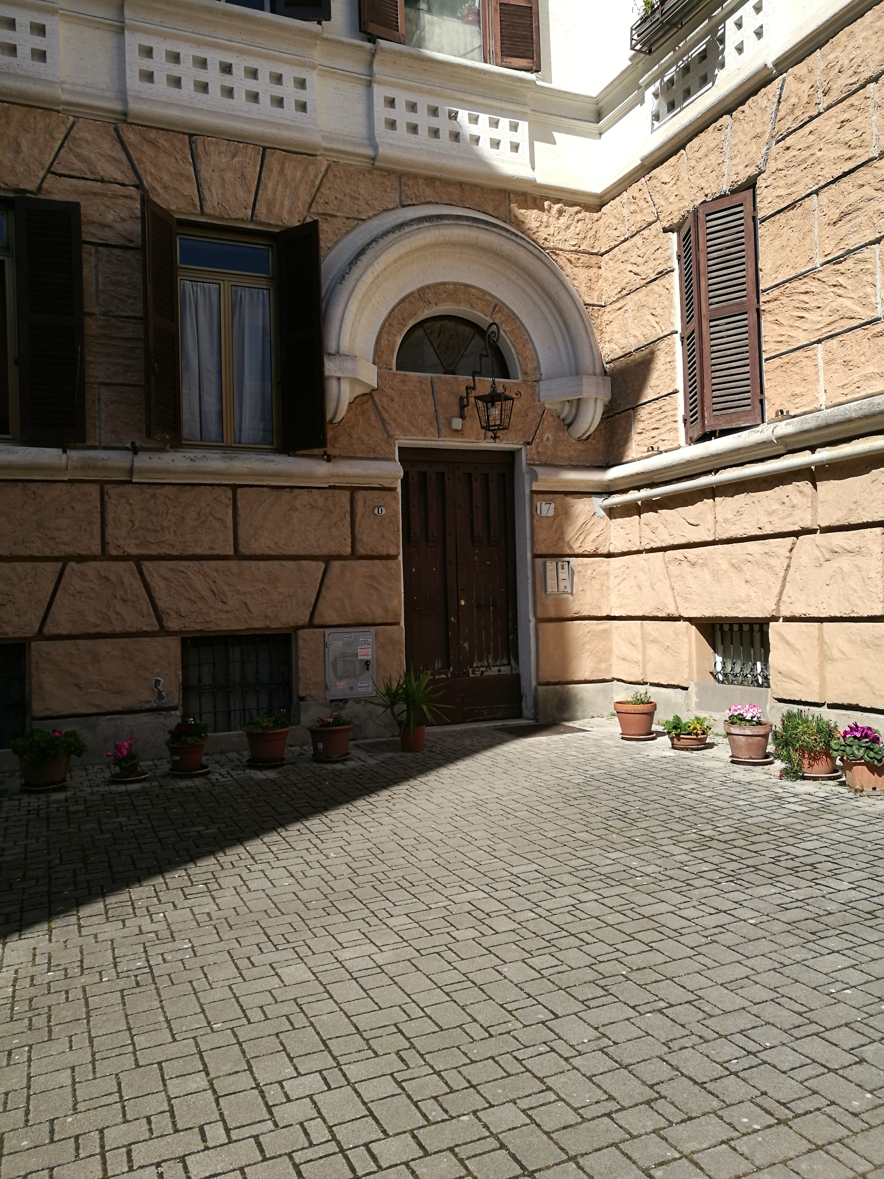 APPARTAMENTO INT.9 DI 5,5 VANI SENZA ASCENSORE, sito in ROMA , CAP - 00195,VIA NAZARIO SAURO 17, scala D/9,  piano 2. N.C.E.U. categoria A4- foglio 398 part. 79 sub 16