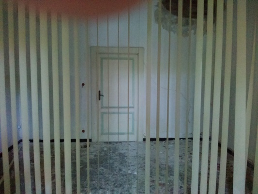 Immobile sito in MESSINA in Via Torrente Trapani, snc,piano terra. Descrizione: Ingresso, cucina, bagno, tre camere, ripostiglio + terrazza e corte esclusiva. Mq. 127 (comprensivo di quota parte di area esterna di pertinenza). Identificativi catastali: Foglio 108, part. 443, sub. 2