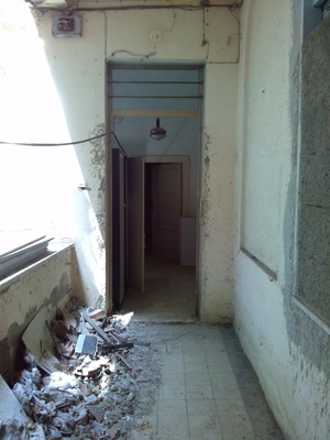 Immobile sito in MESSINA in Via Torrente Trapani, snc,piano terra. Descrizione: Ingresso, cucina, bagno, tre camere, ripostiglio + terrazza e corte esclusiva. Mq. 127 (comprensivo di quota parte di area esterna di pertinenza). Identificativi catastali: Foglio 108, part. 443, sub. 2