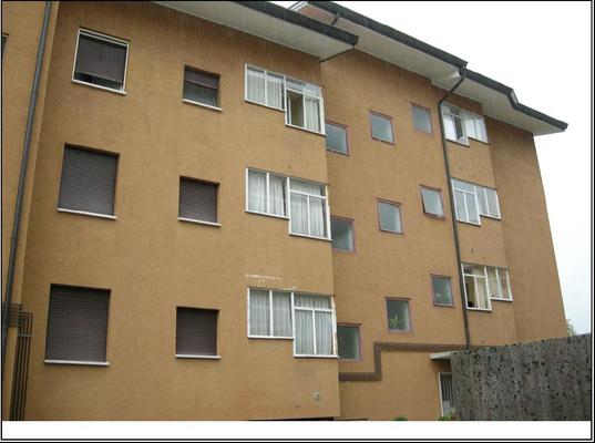 Descrizione: Ingresso, soggiorno, 2 disimpegni, 2 camere, cucina, bagno, ripostiglio e 2 verande + cantina e box auto. Mq. 105. Identificativi catastali: foglio 47 part. 1740 sub. 5, con box auto al foglio 47 part. 1740 sub. 33 e cantina al foglio 47 part. 1740 sub. 20