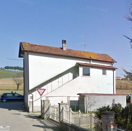 Immobile sito in Città di Castello (PG)  Loc. San Maiano . Descrizione: Appartamento + terreno + Corte. Piena proprietà. Stato Immobile: Libero89 mq Appartamento
210 mq terreno. Turno d'asta 1