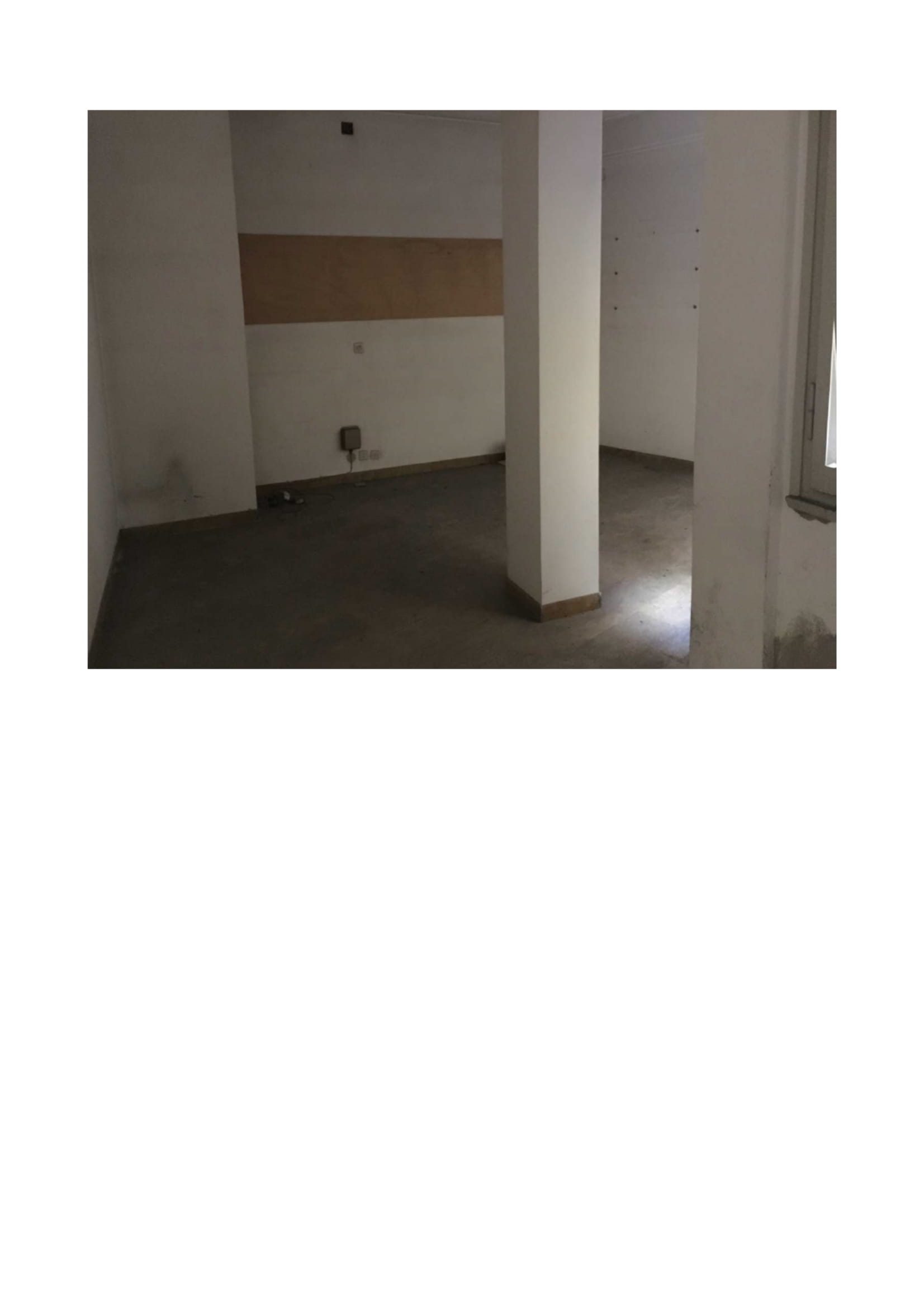 UFFICIO COMPOSTO DA INGRESSO, DUE VANI, DISIMPEGNO E SERVIZIO IGIENICO. Mq 72. LIBERO