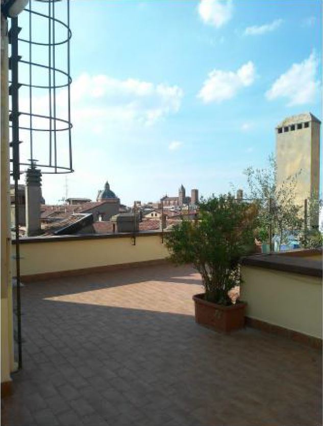 ABITAZIONE + 1 CANTINA o SOFFITTA Sup. MQ comprensiva di pertinenze 141. Libero. Piena Proprietà.