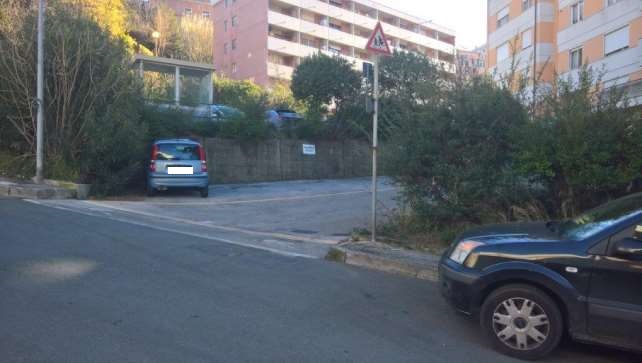 POSTO AUTO COMMERCIALE Sup. MQ comprensiva di pertinenze 11. Libero. Piena Proprietà.
