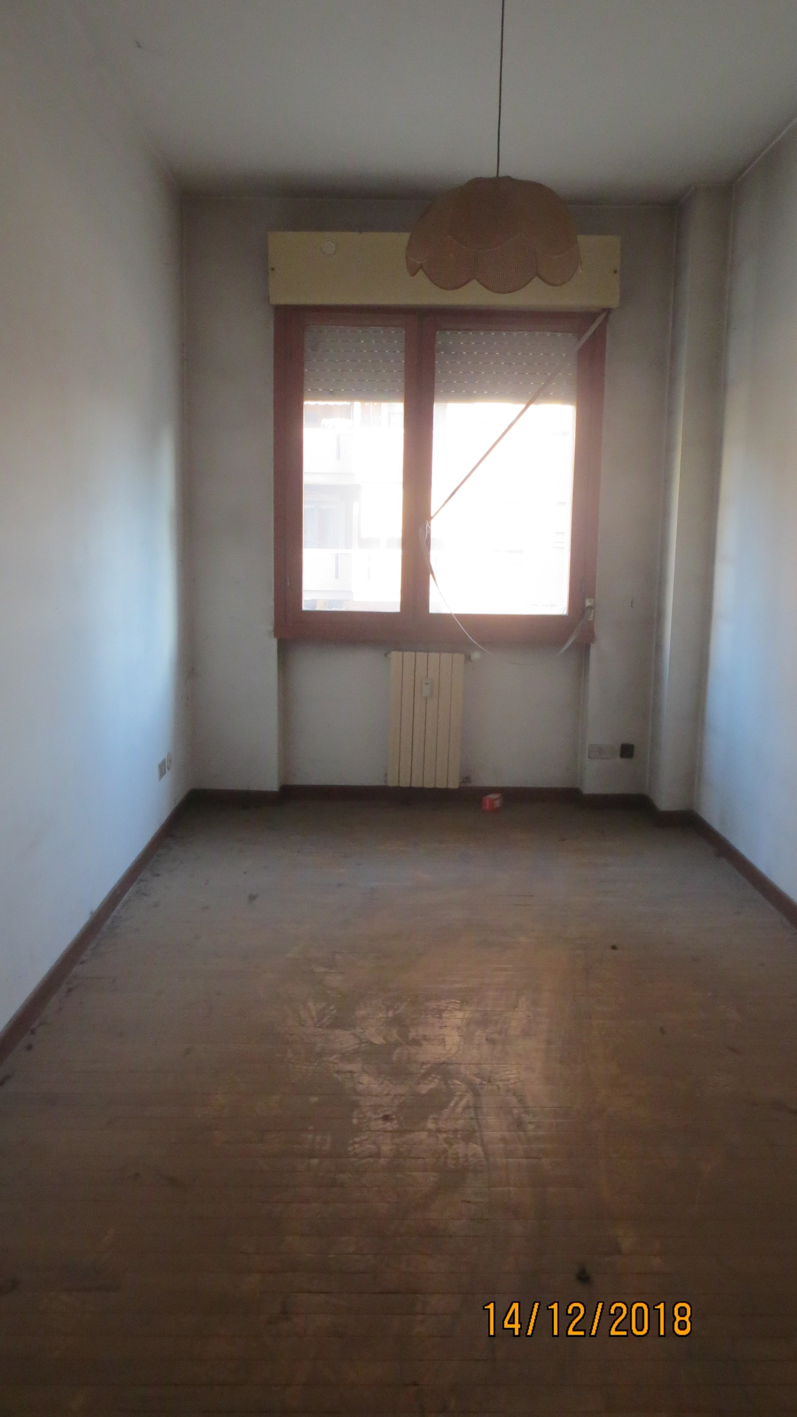 APPARTAMENTO  3 locali + servizi doppi + 1 CANTINA o SOFFITTA + 1 BOX AUTO Sup. MQ comprensiva di pertinenze 105. Libero. Piena Proprietà.