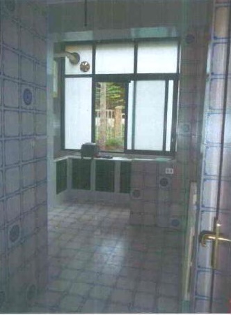 APPARTAMENTO  3 locali + servizi semplici + 1 CANTINA o SOFFITTA  + 1 PARCHEGGIO SCOPERTO Sup. MQ comprensiva di pertinenze 96. Libero. Piena Proprietà.