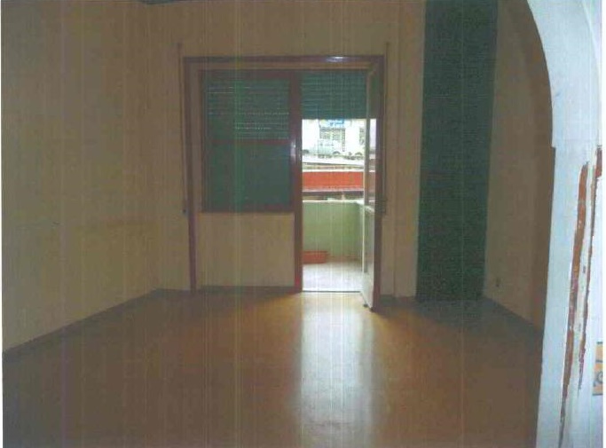 APPARTAMENTO  3 locali + servizi semplici + 1 CANTINA o SOFFITTA  + 1 PARCHEGGIO SCOPERTO Sup. MQ comprensiva di pertinenze 96. Libero. Piena Proprietà.
