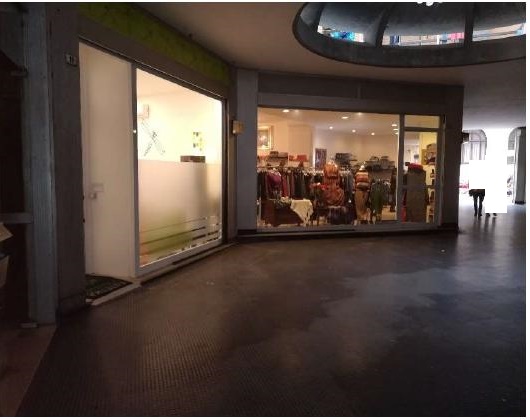 UFFICIO COMMERCIALE Sup. MQ comprensiva di pertinenze 80. Libero. Piena Proprietà.