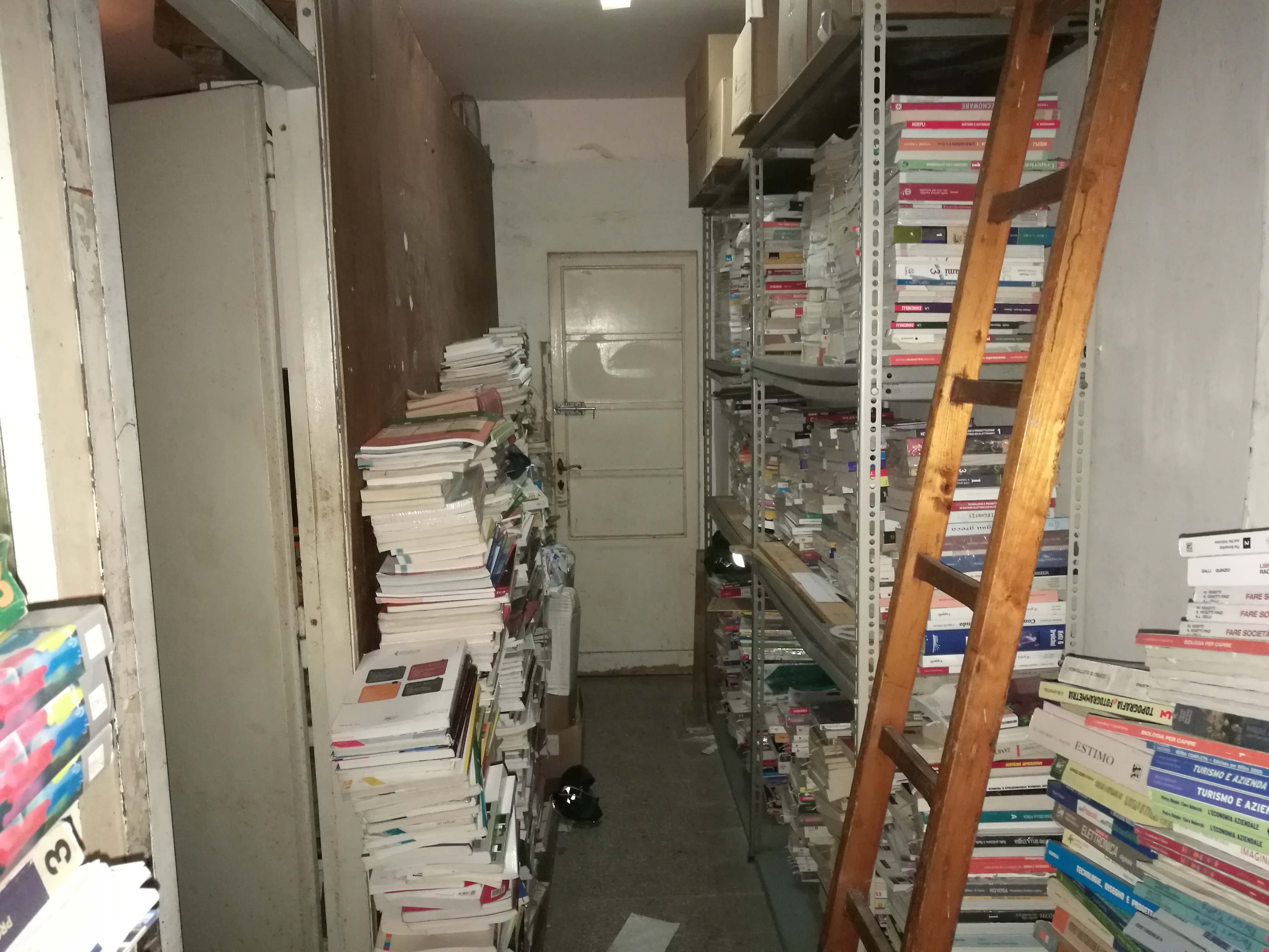 MAGAZZINO/DEPOSITO AL PIANO SEMINTERRATO. Mq. 81. OCCUPATO CON CONTRATTO DISDETTATO. Identificativi catastali categoria C2 - foglio 378 part. 154 sub 505