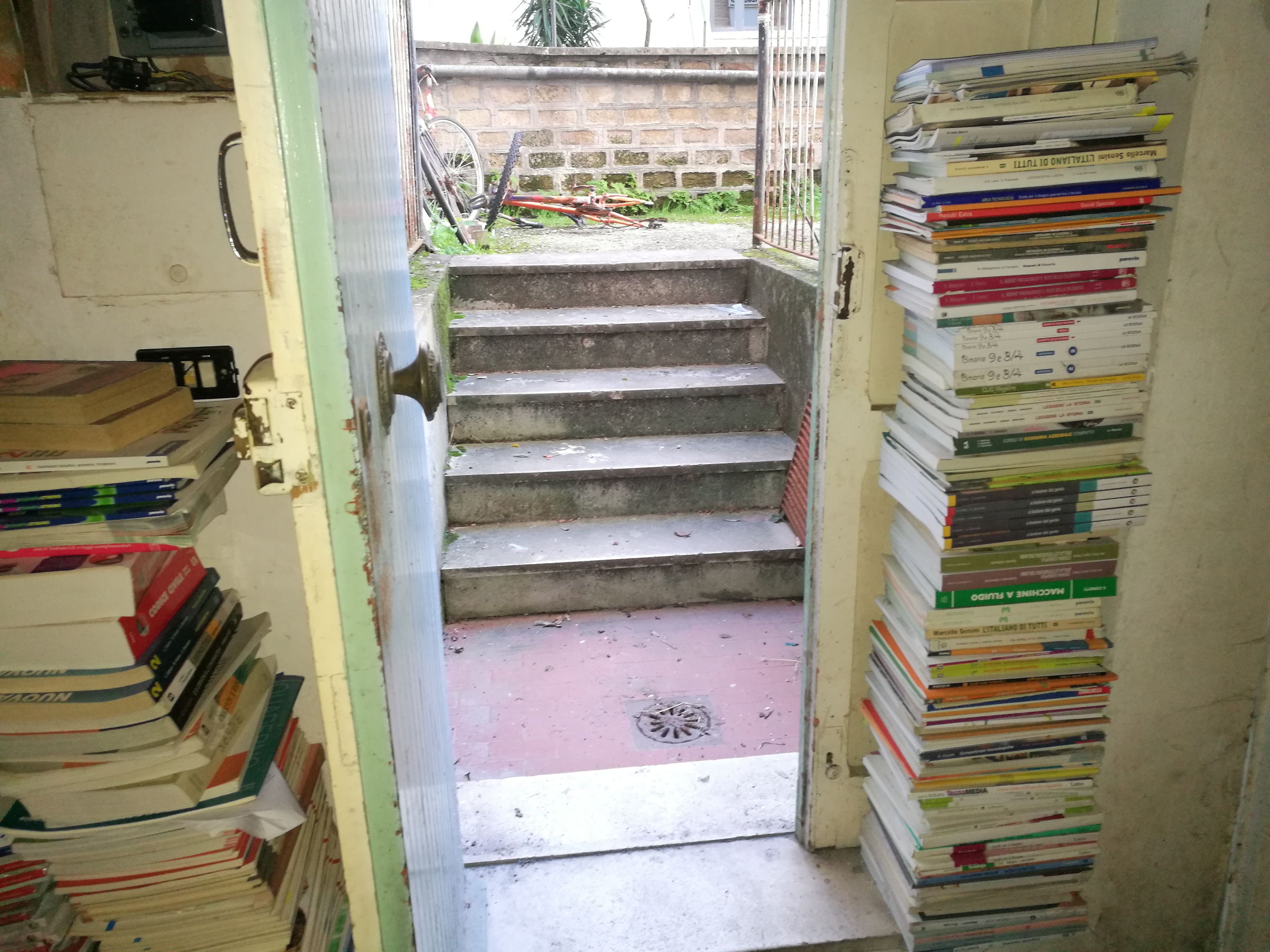 MAGAZZINO/DEPOSITO AL PIANO SEMINTERRATO. Mq. 81. OCCUPATO CON CONTRATTO DISDETTATO. Identificativi catastali categoria C2 - foglio 378 part. 154 sub 505