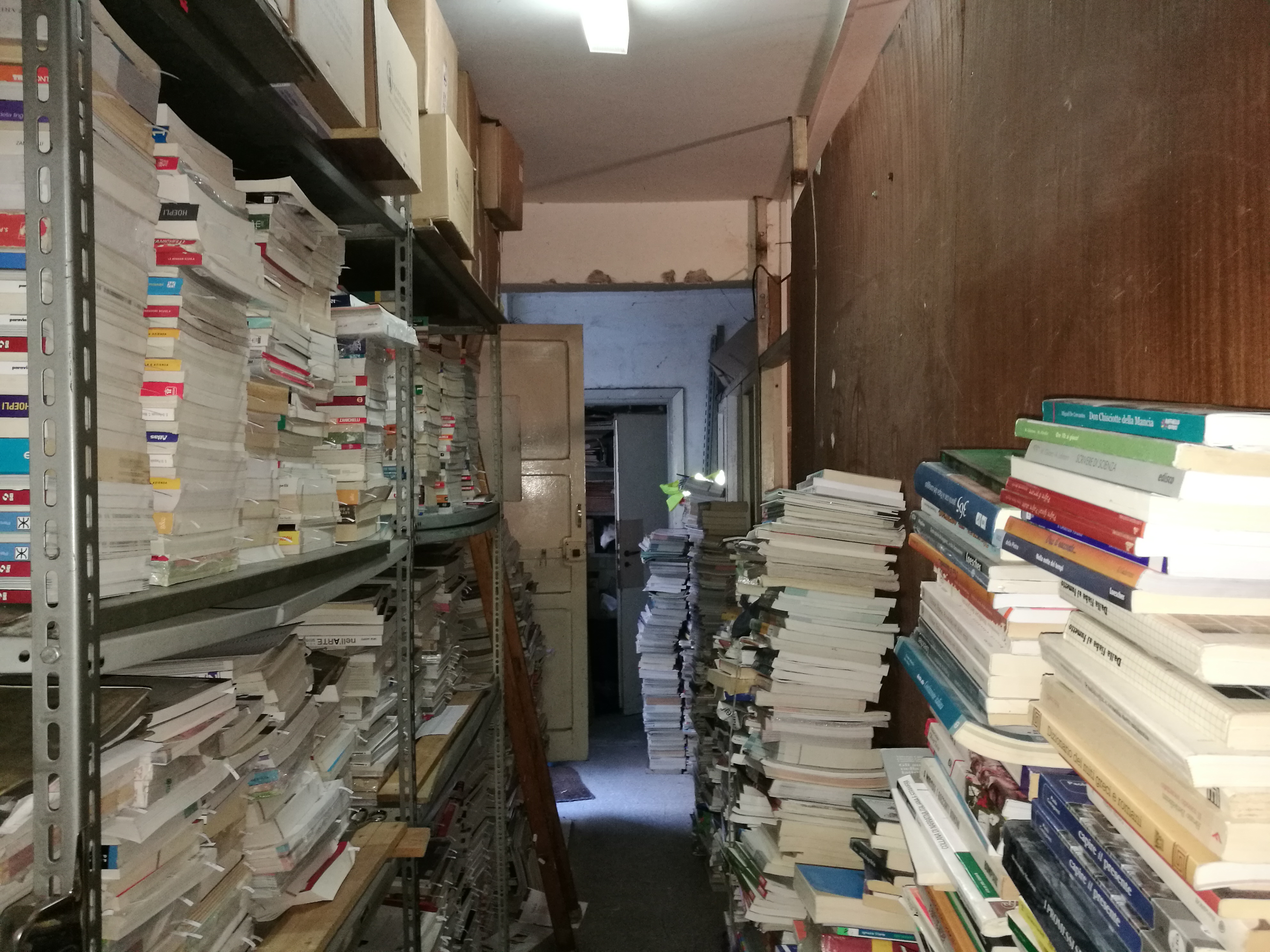 MAGAZZINO/DEPOSITO AL PIANO SEMINTERRATO. Mq. 81. OCCUPATO CON CONTRATTO DISDETTATO. Identificativi catastali categoria C2 - foglio 378 part. 154 sub 505