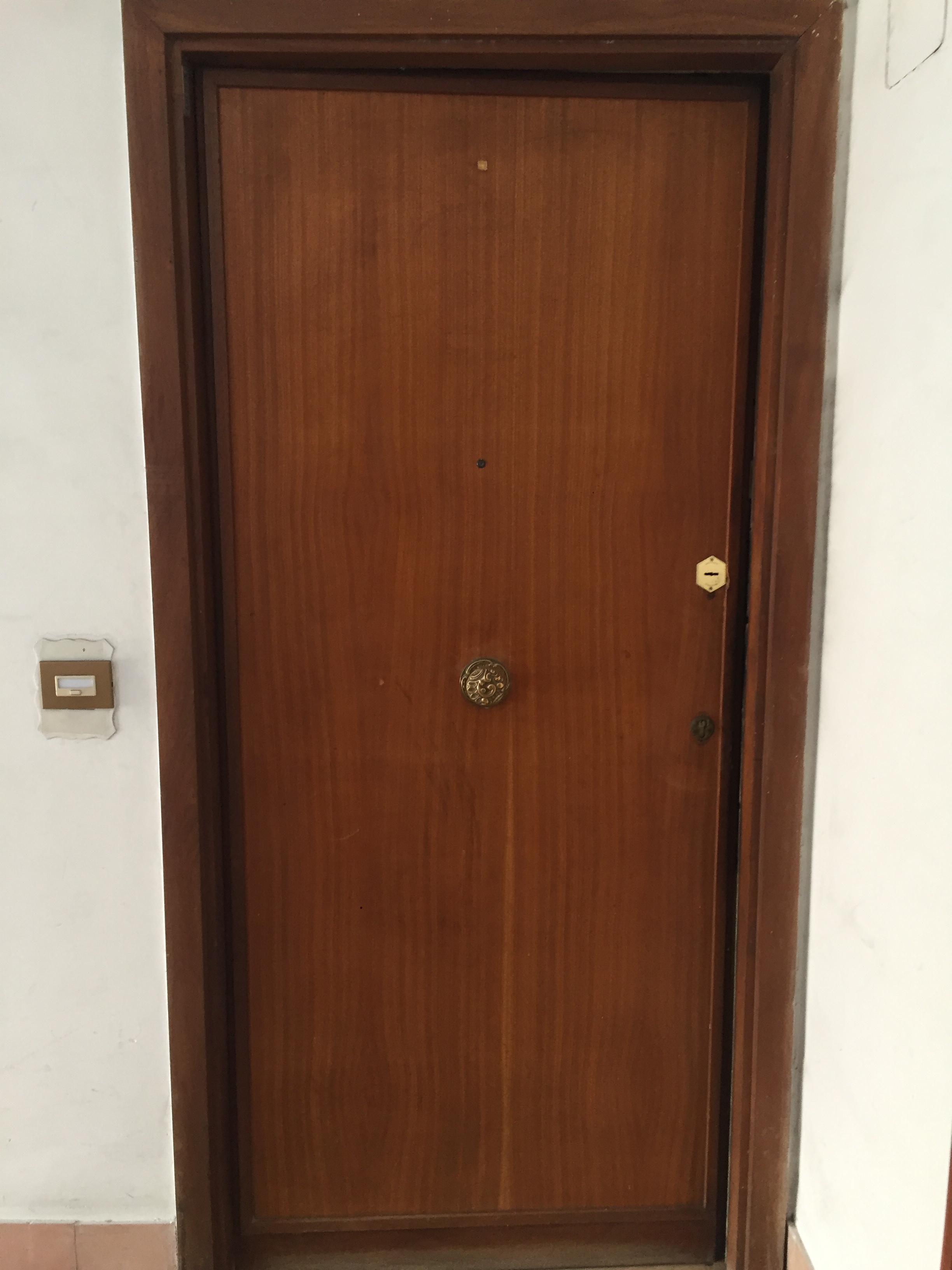 APPARTAMENTO INT.3 DI 4,5 VANI CON ASCENSORE.Mq. 88 + CANTINA. Identificativi catastali categoria A3- foglio 378 part. 147 sub 3. Libero