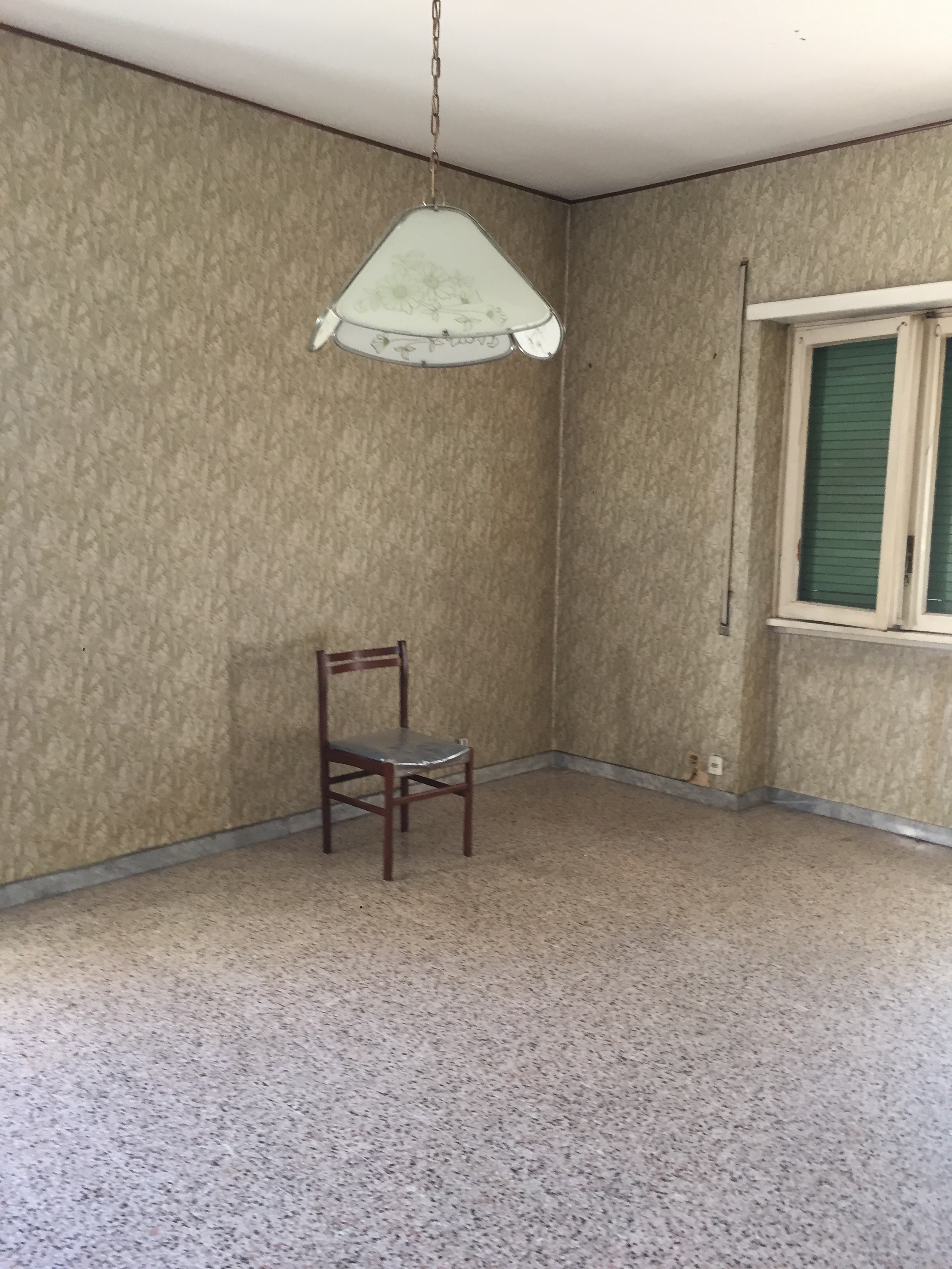 APPARTAMENTO INT.3 DI 4,5 VANI CON ASCENSORE.Mq. 88 + CANTINA. Identificativi catastali categoria A3- foglio 378 part. 147 sub 3. Libero