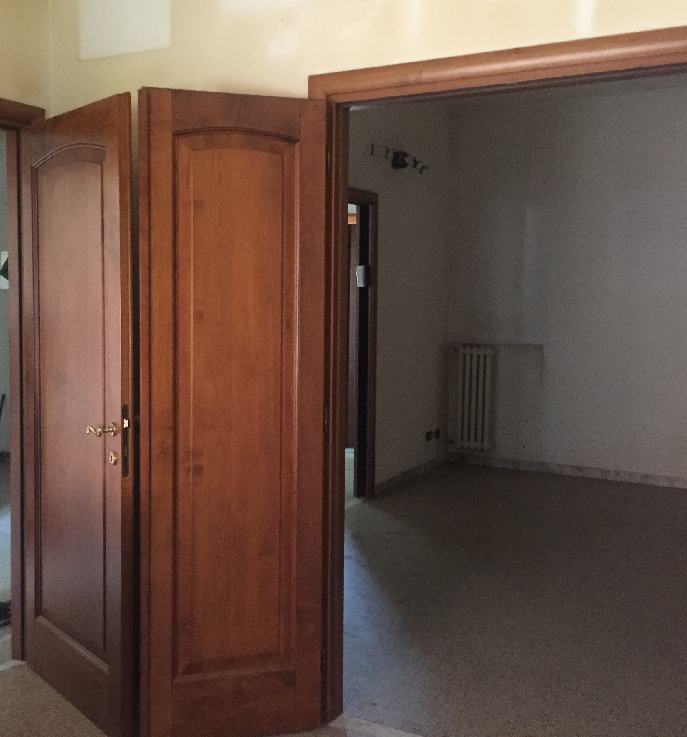 APPARTAMENTO INT.13 DI 6 VANI CON ASCENSORE.Mq. 110 + CANTINA. Identificativi catastali categoria A3- foglio 896 part. 344 sub 13. Libero