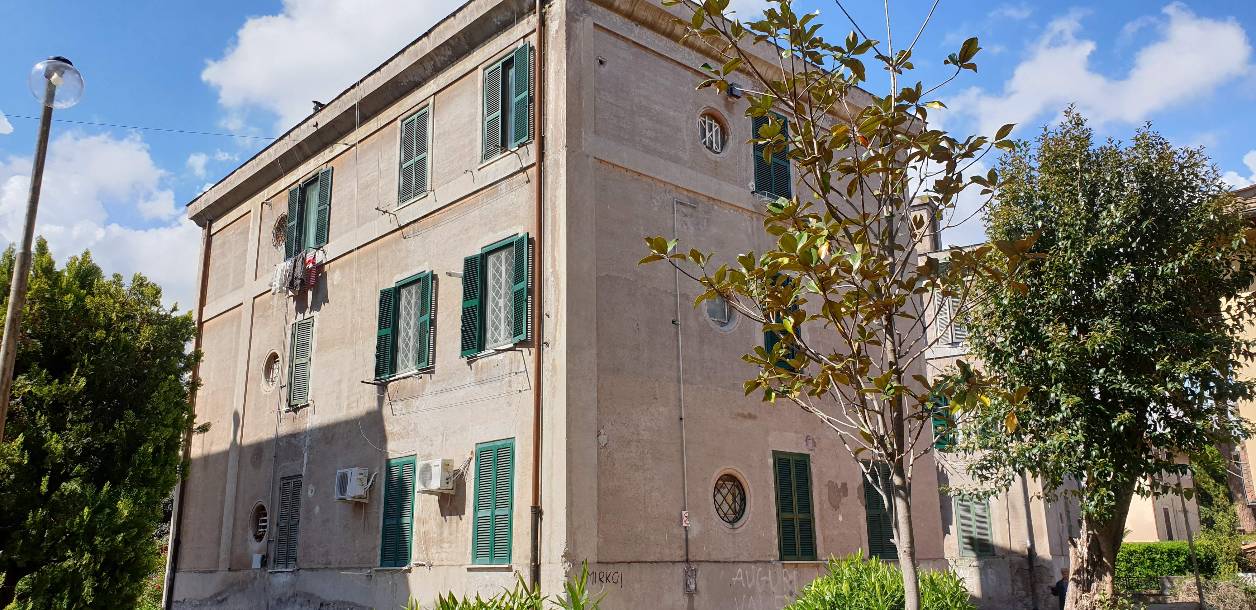 APPARTAMENTO INT.6 DI 4,5 VANI SENZA ASCENSORE.Mq. 74. Identificativi catastali categoria A4- foglio 824 part. 118 sub 15. Libero