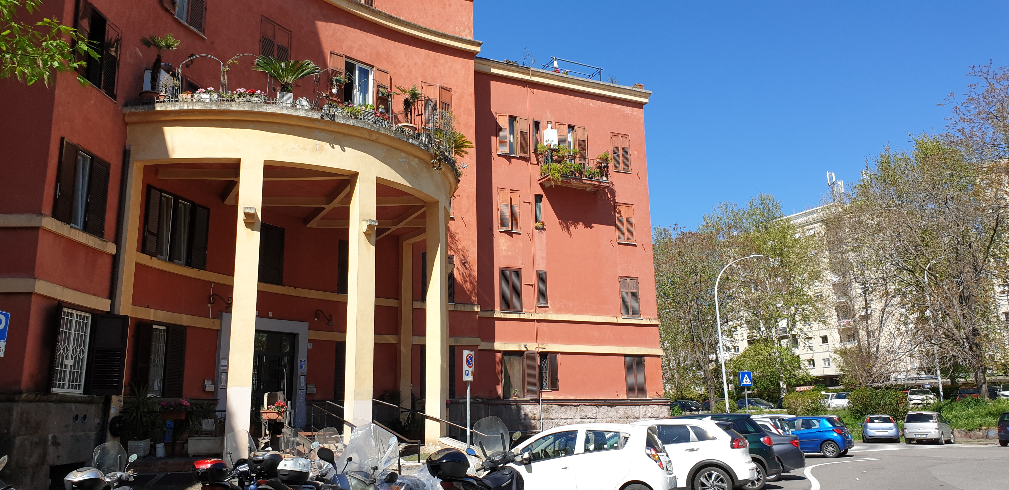 APPARTAMENTO INT.1 DI 3 VANI CON ASCENSORE.Mq. 59. Identificativi catastali categoria A4- foglio 825 part. 3 sub 140. Libero