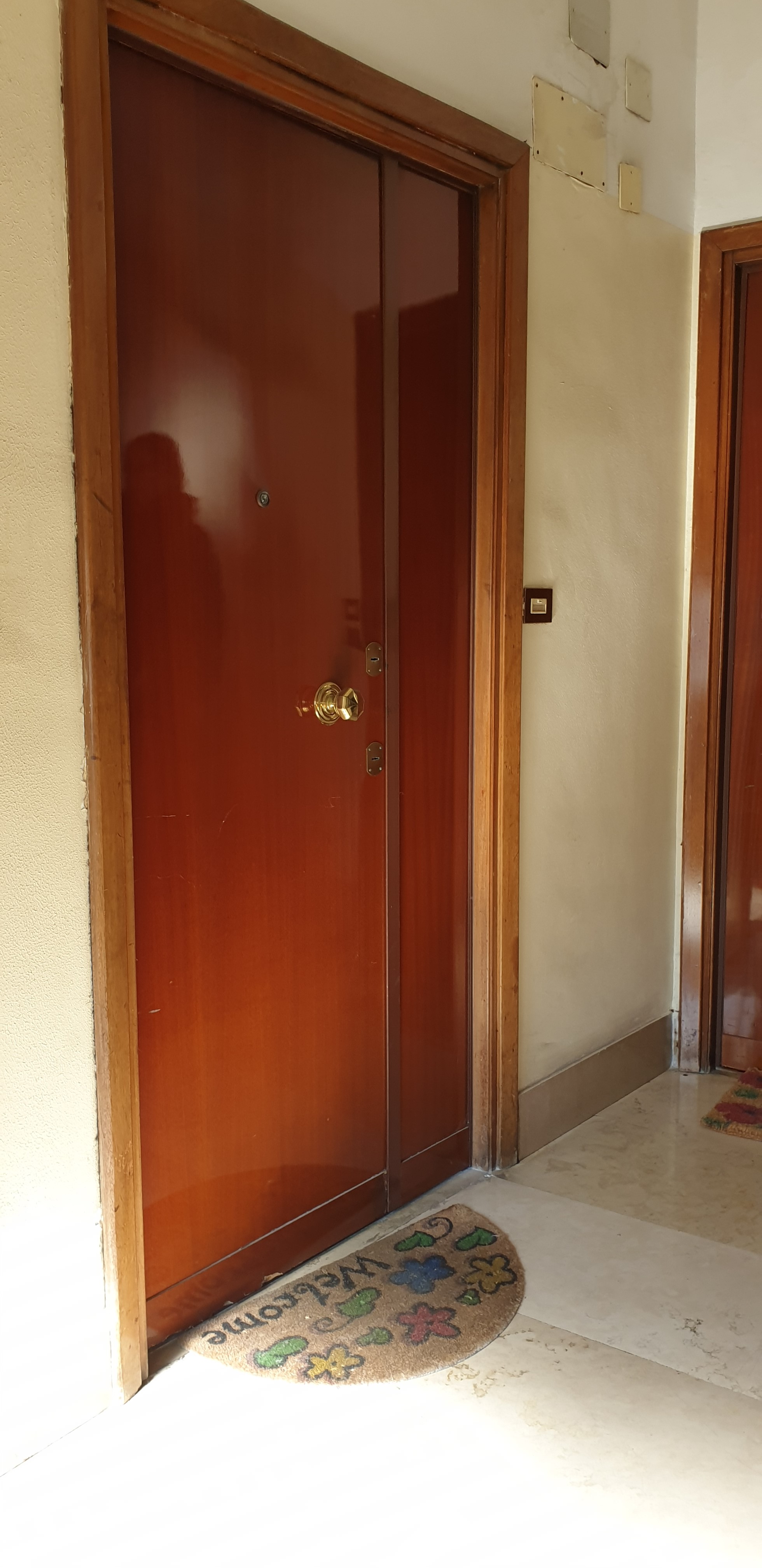 APPARTAMENTO INT.9 DI 3 VANI CON ASCENSORE.Mq. 48 + CANTINA . Identificativi catastali categoria A3- foglio 842 part. 196 sub 21. Libero