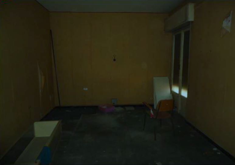 In GENOVA, CAP - 16132 CORSO EUROPA, 345,  piano T, int. 1. Descrizione: Alloggio posto al piano terreno dell'edificio, avente un'altezza interna pari a ca. m 3,00,costituito da ingresso, un corridoio e due spazi di distribuzione, servizio igienico, cucina, ripostiglio, tre camere, sala e due balconi. Mq. 109. N.C.E.U.Sez. GED Foglio 48 Particella 547 Sub. 32. LIBERO.PIENA PROPRIETA'