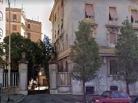Descrizione: Appartamento composto da un vano, cucina abitabile, bagno e zona ingresso. L’unità immobiliare, con accesso dal cortile del civico 1 e dal civico  3, è posta alle spalle dell’edificio sito in via Castrovillari 3. N.C.E.U. Foglio 927 Particella 293. Mq. 58,5. Libero.Piena proprietà