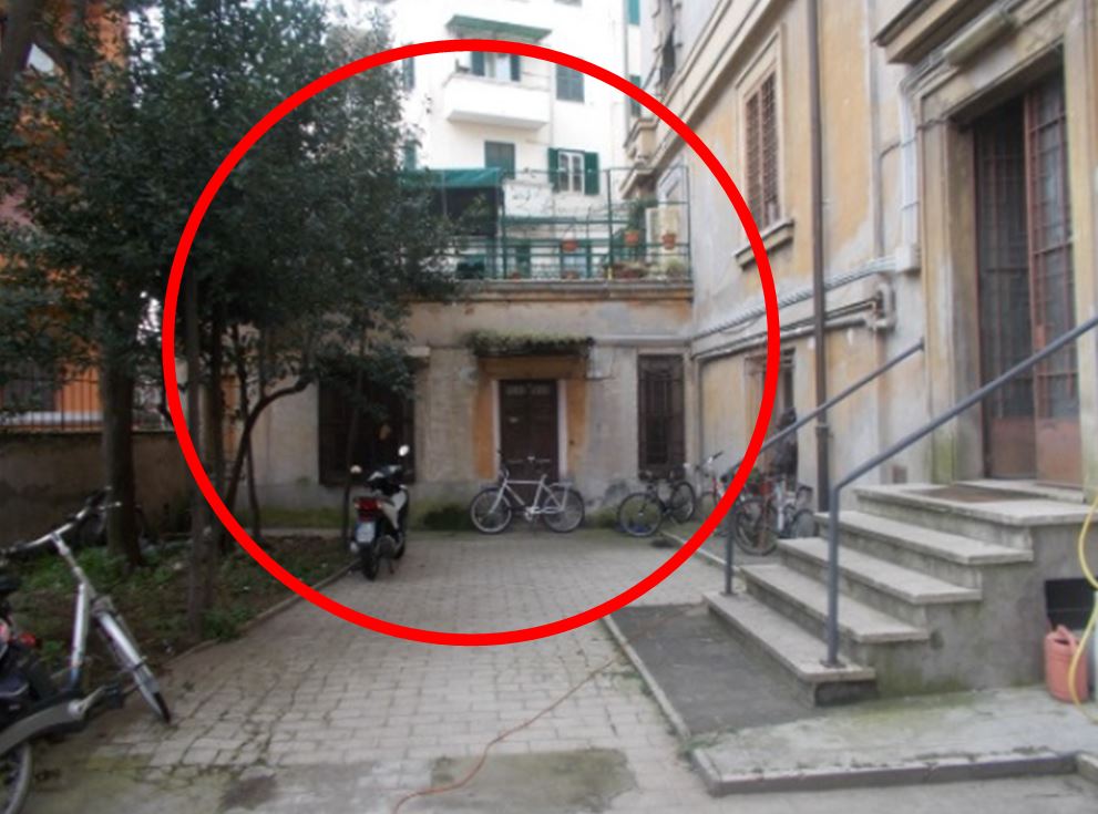 Descrizione: Appartamento composto da un vano, cucina abitabile, bagno e zona ingresso. L’unità immobiliare, con accesso dal cortile del civico 1 e dal civico  3, è posta alle spalle dell’edificio sito in via Castrovillari 3. N.C.E.U. Foglio 927 Particella 293. Mq. 58,5. Libero.Piena proprietà