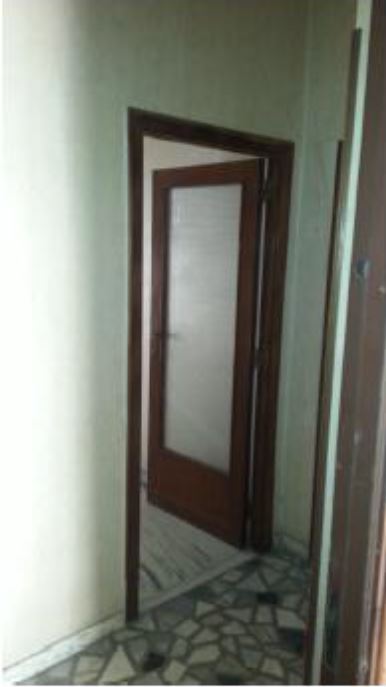 Descrizione: Appartamento costituito da ingresso corridoio, cucina abitabile, due vani, WC e balconi. N.C.E.U. Foglio 614 Particella 207 Sub. 90. Mq. 61. Libero.Piena proprietà