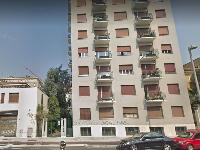 Descrizione: Ufficio composto da 2 ingressi al Piano terra, con diverse stanze ed un bagno; al Piano S1 sono presenti altri locali e 3 bagni. N.C.E.U. Foglio 266 Particella 124 Sub. 27. Mq. 283. Libero.Piena proprietà