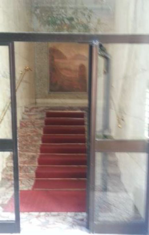 Descrizione: Ufficio composto da 2 ingressi al Piano terra, con diverse stanze ed un bagno; al Piano S1 sono presenti altri locali e 3 bagni. N.C.E.U. Foglio 266 Particella 124 Sub. 27. Mq. 283. Libero.Piena proprietà