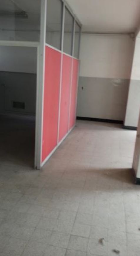 Descrizione: Ufficio composto da 2 ingressi al Piano terra, con diverse stanze ed un bagno; al Piano S1 sono presenti altri locali e 3 bagni. N.C.E.U. Foglio 266 Particella 124 Sub. 27. Mq. 283. Libero.Piena proprietà