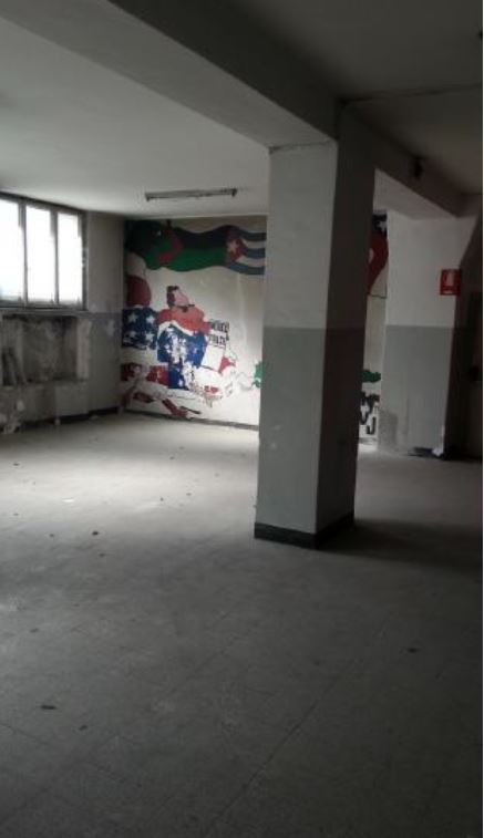Descrizione: Ufficio composto da 2 ingressi al Piano terra, con diverse stanze ed un bagno; al Piano S1 sono presenti altri locali e 3 bagni. N.C.E.U. Foglio 266 Particella 124 Sub. 27. Mq. 283. Libero.Piena proprietà