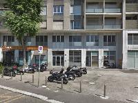 Descrizione: Negozio con bagni, ingresso e quattro vetrine su Via Cardano, con ampio locale sotto-negozio al seminterrato. N.C.E.U. Foglio 267 Particella 73 Sub. 84. Mq. 262,5. Libero.Piena proprietà