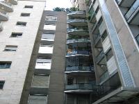 Descrizione: Ufficio composto da quattro vani e mezzo con 2 balconi. N.C.E.U. Foglio 267 Particella 73 Sub. 774. Mq. 76,1. Libero.Piena proprietà