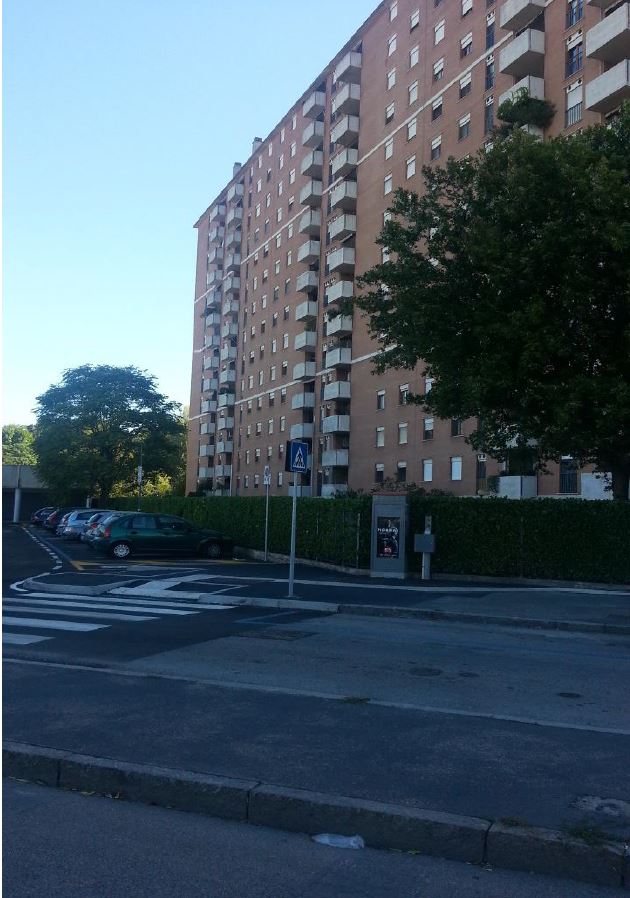 Descrizione: Appartamento composto da zona ingresso, tre vani, cucina abitabile, bagno, vano wc, ripostiglio, corridoio e balcone+cantina al piano terra. N.C.E.U. Foglio 629 Particella 98 Sub. 21. Mq. 82. Libero.Piena proprietà
