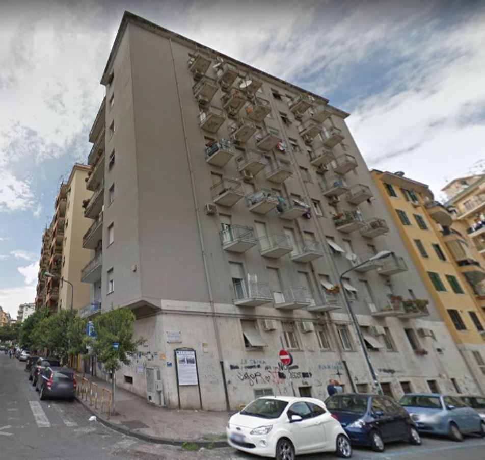 In NAPOLI, CAP - 80100 VIA RAFFAELE LIBROIA, 7,  piano S1, int. 1. Descrizione: Laboratorio al piano seminterrato. Mq. 169. N.C.E.U.Foglio 8 Particella 910 Sub. 26. Libero.Piena proprietà