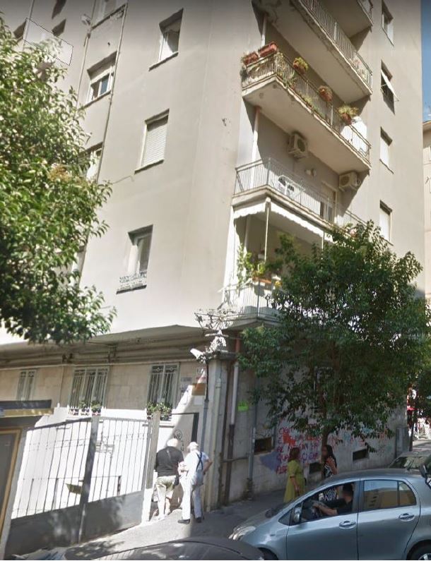 In NAPOLI, CAP - 80100 VIA RAFFAELE LIBROIA, 7,  piano S1, int. 1. Descrizione: Laboratorio al piano seminterrato. Mq. 169. N.C.E.U.Foglio 8 Particella 910 Sub. 26. Libero.Piena proprietà