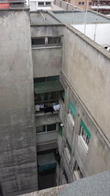 In ROMA, CAP - 00146 VIALE VICOPISANO, 48-50, piano TE. Descrizione: Negozio al piano terra costituito da unico grande ambiente con doppio ingresso su strada e bagno. Mq. 134. N.C.E.U.Foglio 812 Particella 286 Sub. 506. LIBERO.PIENA PROPRIETA'