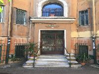 APPARTAMENTO DI 4 VANI SENZA ASCENSORE. Mq. 64. Identificativi catastali categoria A4- foglio 590 part. 82 sub 4. Libero. LE VISITE PRESSO GLI IMMOBILI SARANNO ESEGUITE ESCLUSIVAMENTE NEI GIORNI E ORARI INDICATI NEL CAMPO NOTE, PREVIA PRENOTAZIONE OBBLIGATORIA DA EFFETTUARSI A MEZZO MAIL ALL'INDIRIZZO prenotazione.alloggi@aterroma.it TASSATIVAMENTE ENTRO LE ORE 14:00 DEL GIORNO FERIALE PRECEDENTE A QUELLO PREVISTO PER LA VISITA.