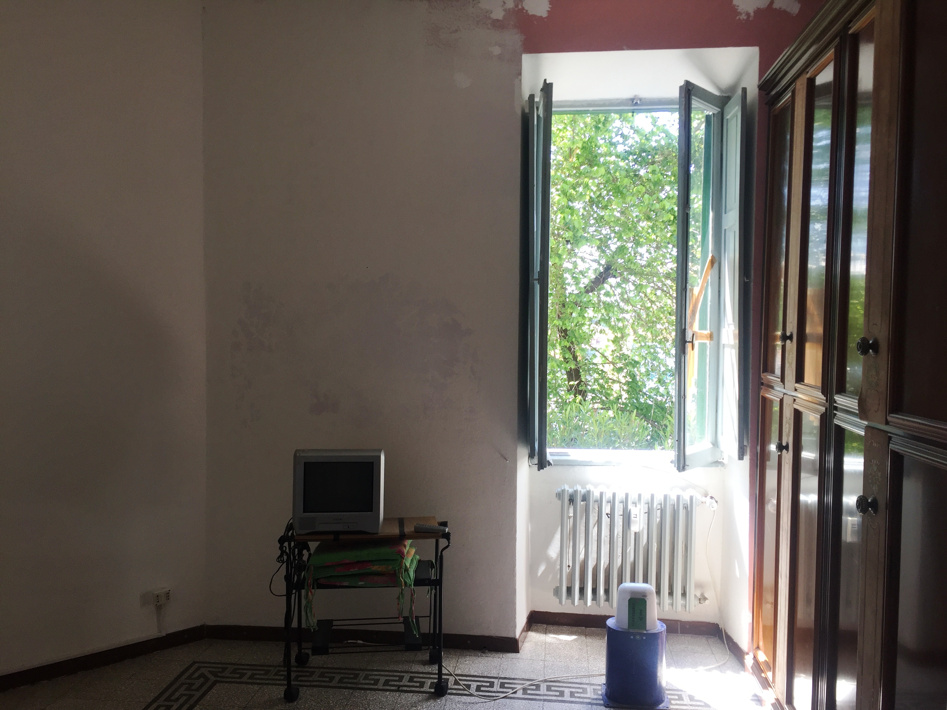 APPARTAMENTO DI 4 VANI SENZA ASCENSORE. Mq. 64. Identificativi catastali categoria A4- foglio 590 part. 82 sub 4. Libero. LE VISITE PRESSO GLI IMMOBILI SARANNO ESEGUITE ESCLUSIVAMENTE NEI GIORNI E ORARI INDICATI NEL CAMPO NOTE, PREVIA PRENOTAZIONE OBBLIGATORIA DA EFFETTUARSI A MEZZO MAIL ALL'INDIRIZZO prenotazione.alloggi@aterroma.it TASSATIVAMENTE ENTRO LE ORE 14:00 DEL GIORNO FERIALE PRECEDENTE A QUELLO PREVISTO PER LA VISITA.