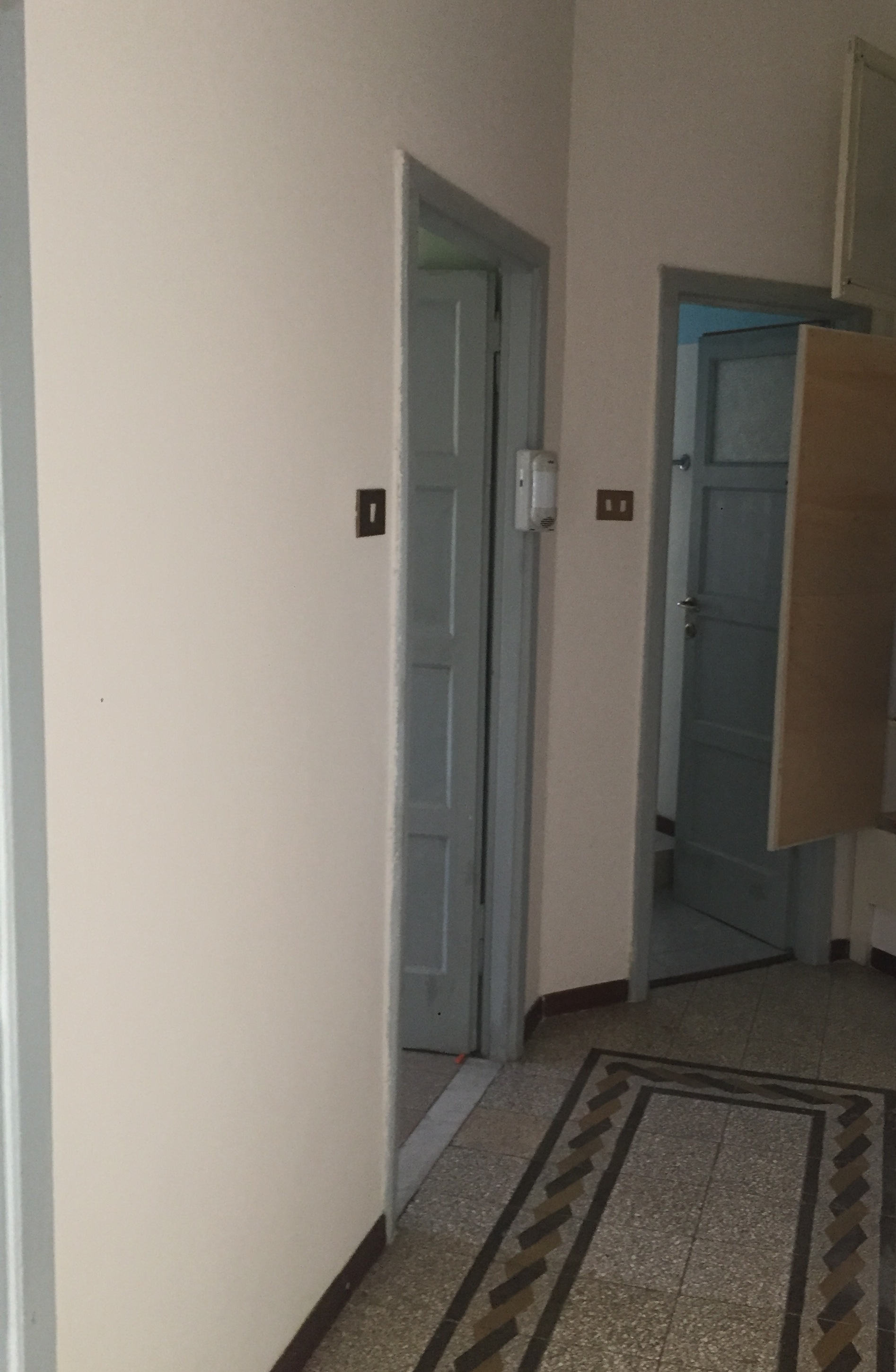 APPARTAMENTO DI 4 VANI SENZA ASCENSORE. Mq. 64. Identificativi catastali categoria A4- foglio 590 part. 82 sub 4. Libero. LE VISITE PRESSO GLI IMMOBILI SARANNO ESEGUITE ESCLUSIVAMENTE NEI GIORNI E ORARI INDICATI NEL CAMPO NOTE, PREVIA PRENOTAZIONE OBBLIGATORIA DA EFFETTUARSI A MEZZO MAIL ALL'INDIRIZZO prenotazione.alloggi@aterroma.it TASSATIVAMENTE ENTRO LE ORE 14:00 DEL GIORNO FERIALE PRECEDENTE A QUELLO PREVISTO PER LA VISITA.
