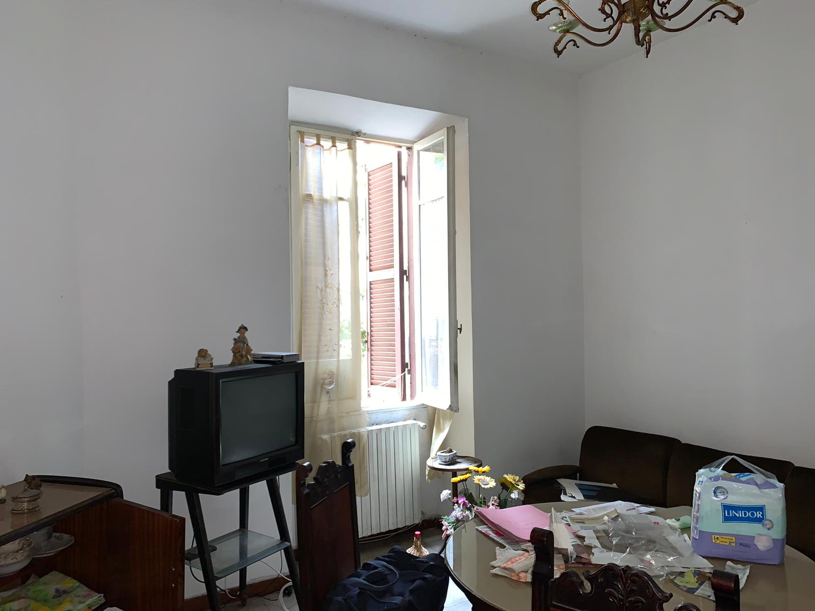 APPARTAMENTO DI 5,5 VANI SENZA ASCENSORE. Mq. 117. Identificativi catastali categoria A4- foglio 893 part. 30 sub 527. Libero. LE VISITE PRESSO GLI IMMOBILI SARANNO ESEGUITE ESCLUSIVAMENTE NEI GIORNI E ORARI INDICATI NEL CAMPO NOTE, PREVIA PRENOTAZIONE OBBLIGATORIA DA EFFETTUARSI A MEZZO MAIL ALL'INDIRIZZO prenotazione.alloggi@aterroma.it TASSATIVAMENTE ENTRO LE ORE 14:00 DEL GIORNO FERIALE PRECEDENTE A QUELLO PREVISTO PER LA VISITA.