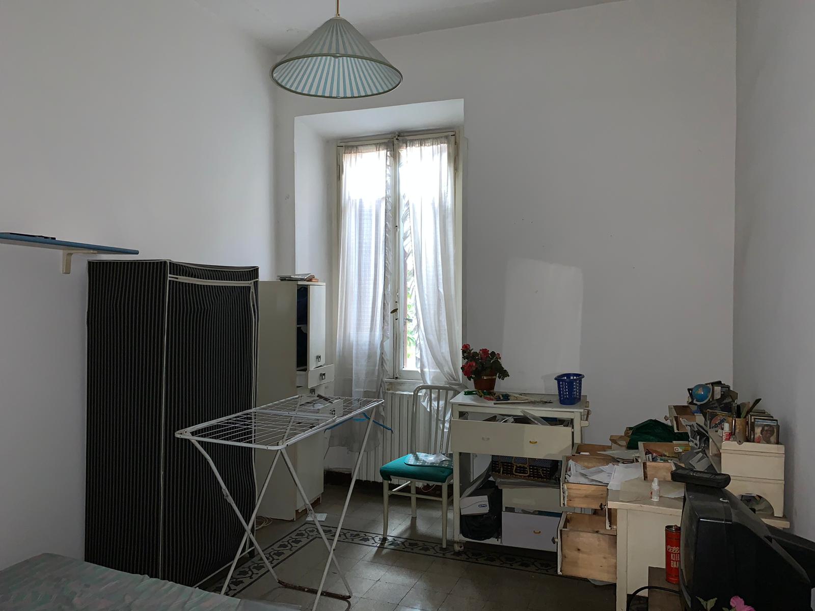 APPARTAMENTO DI 5,5 VANI SENZA ASCENSORE. Mq. 117. Identificativi catastali categoria A4- foglio 893 part. 30 sub 527. Libero. LE VISITE PRESSO GLI IMMOBILI SARANNO ESEGUITE ESCLUSIVAMENTE NEI GIORNI E ORARI INDICATI NEL CAMPO NOTE, PREVIA PRENOTAZIONE OBBLIGATORIA DA EFFETTUARSI A MEZZO MAIL ALL'INDIRIZZO prenotazione.alloggi@aterroma.it TASSATIVAMENTE ENTRO LE ORE 14:00 DEL GIORNO FERIALE PRECEDENTE A QUELLO PREVISTO PER LA VISITA.